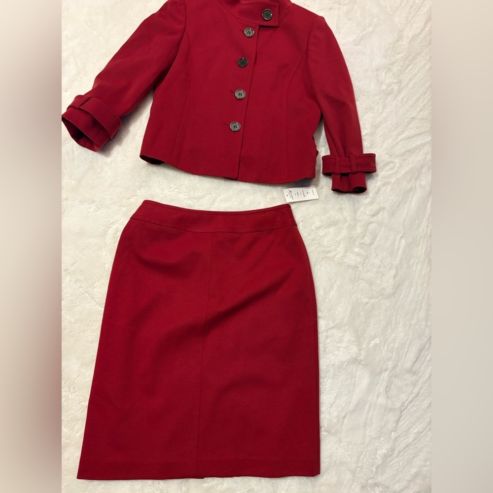 Tahari Red Button-Up Jacket and Skirt Set New with Tags sze 6